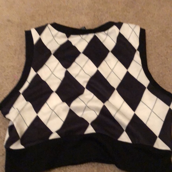 Selling Black and White Vest - Picture 2 of 2